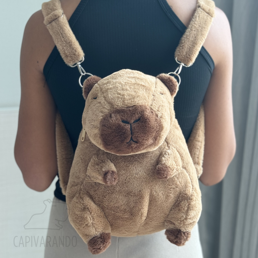 Mochila Pelúcia Capivarando® - Filó - sem laranja