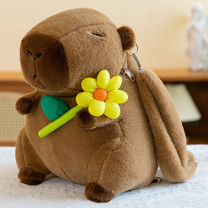 Mochila Pelúcia Capivarando® - Filó com Florzinha