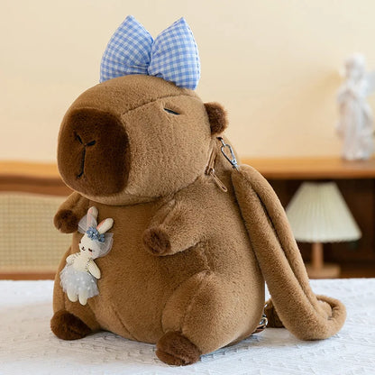 Mochila Pelúcia Capivarando® - Filó com Laço