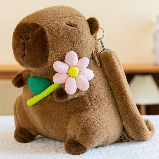 Mochila Pelúcia Capivarando® - Filó com Florzinha